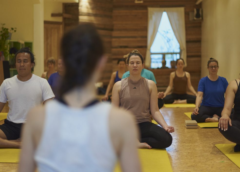 Caroline Mousserin | Yoga | Sonothérapie | Watsu cours de yoga privés